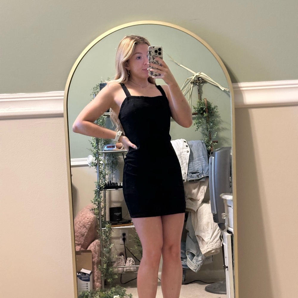 Chic Black Sleeveless Dress